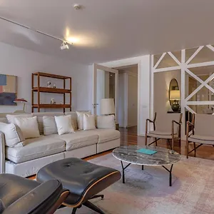  Apartamento Lovelystay - Chiado 3bedroom Wonder