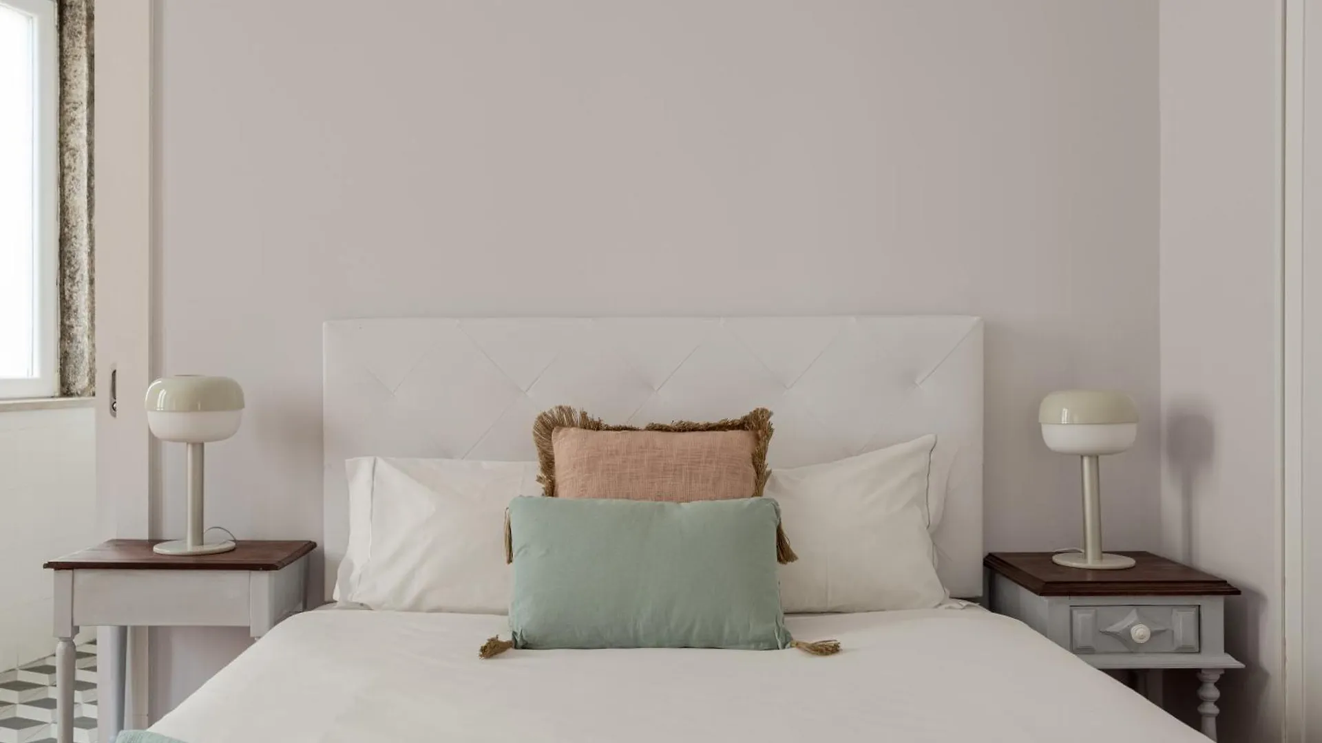 Joivy Inviting Flat Next To Carmo Convent Apartment Lisbon
